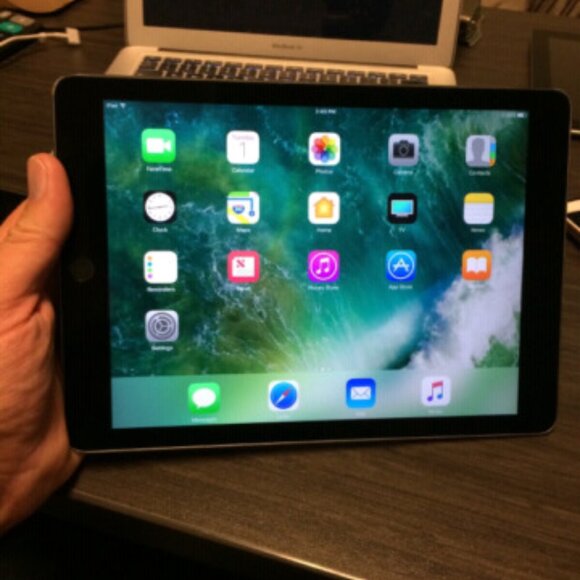 Apple iPad Air  32GB 9.7" WiFi+SIM Unlocked! Very good!! - Picture 3 of 6